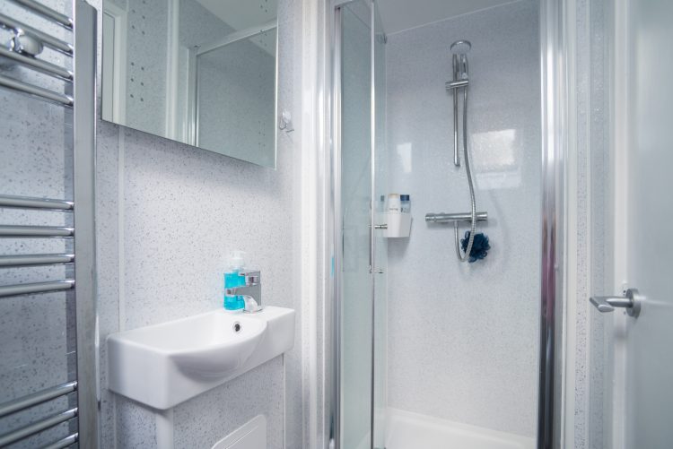 26 Norham Gardens Flat en-suite bathroom