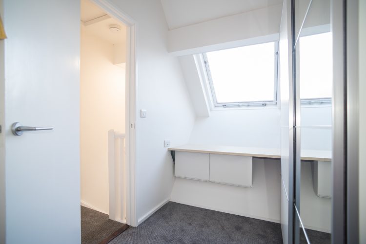 26 Norham Gardens Flat Wardrobe and dressing table area