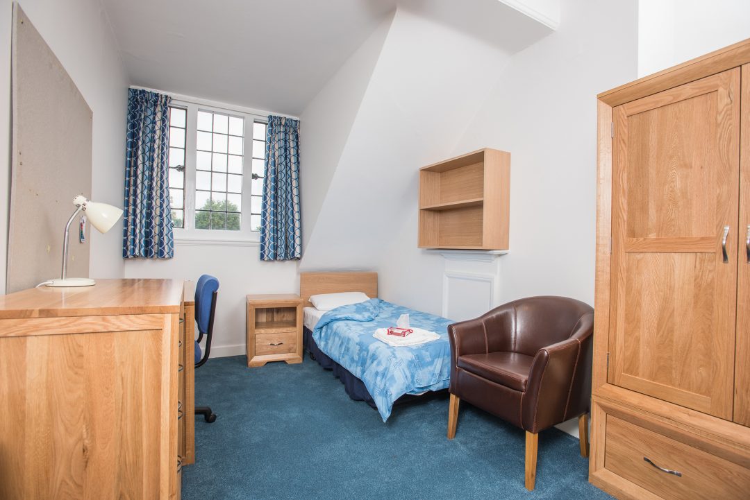 A room in the Besse Building A guest room in the Besse Building on the College's main Queen's Lane site