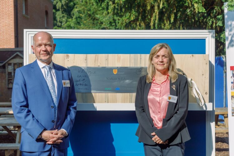 Lord Hague and Principal Willis by Plaque