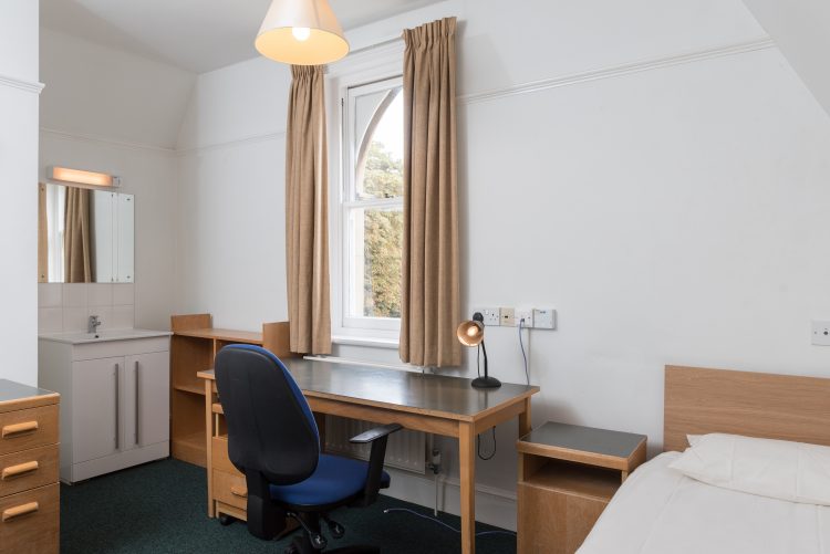 Room 2.6 at 19 Norham Gardens