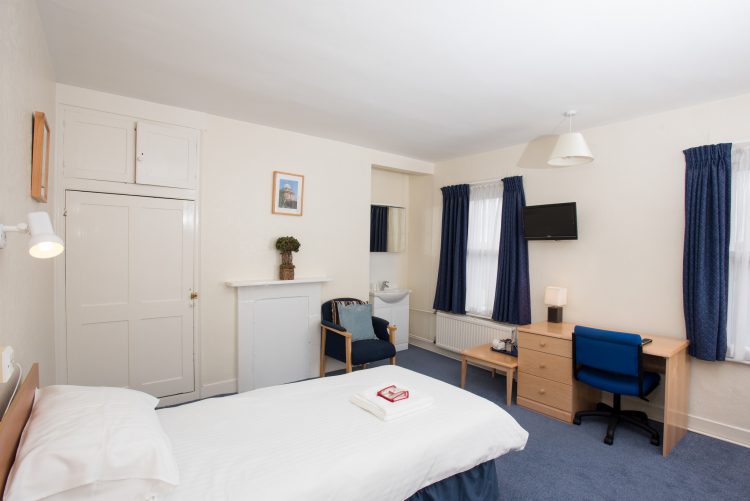 A room in the St Edmund Hall Guesthouse Annexe