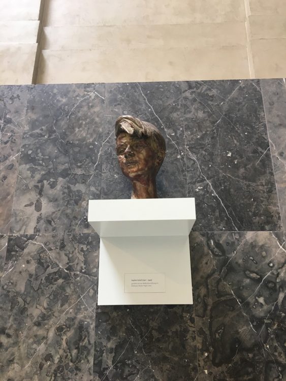 A bronze bust of Sophie Scholl by Nikolai Tregor in the main entrance of the Ludwig Maximilian University